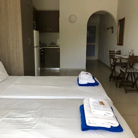 Sunny Garden By & Pool - Apartment Paphos