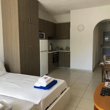 Paphos Gardens - 1Br Apt Near Pool, 5 Mins To Beach And Shops