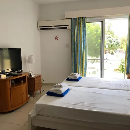 Apartment Paphos Gardens - 1Br Apt Near Pool, 5 Mins To Beach And Shops