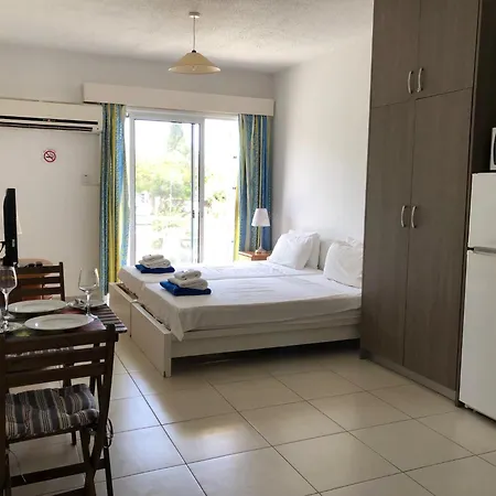 Apartment Paphos Gardens - 1Br Apt Near Pool, 5 Mins To Beach And Shops *