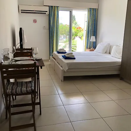 Gardens - 1br Near Pool, 5 Mins To And Shops * Paphos