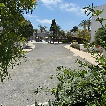 Gardens - 1br Near Pool, 5 Mins To And Shops 아파트 *