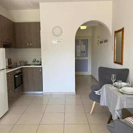 Gardens - 1br Near Pool, 5 Mins To And Shops * 파포스