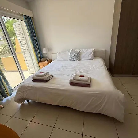 Gardens - 1br Near Pool, 5 Mins To And Shops 파포스